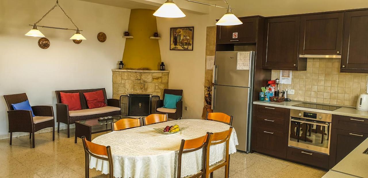 הוילה נאו חוריו Yiangos House מראה חיצוני תמונה