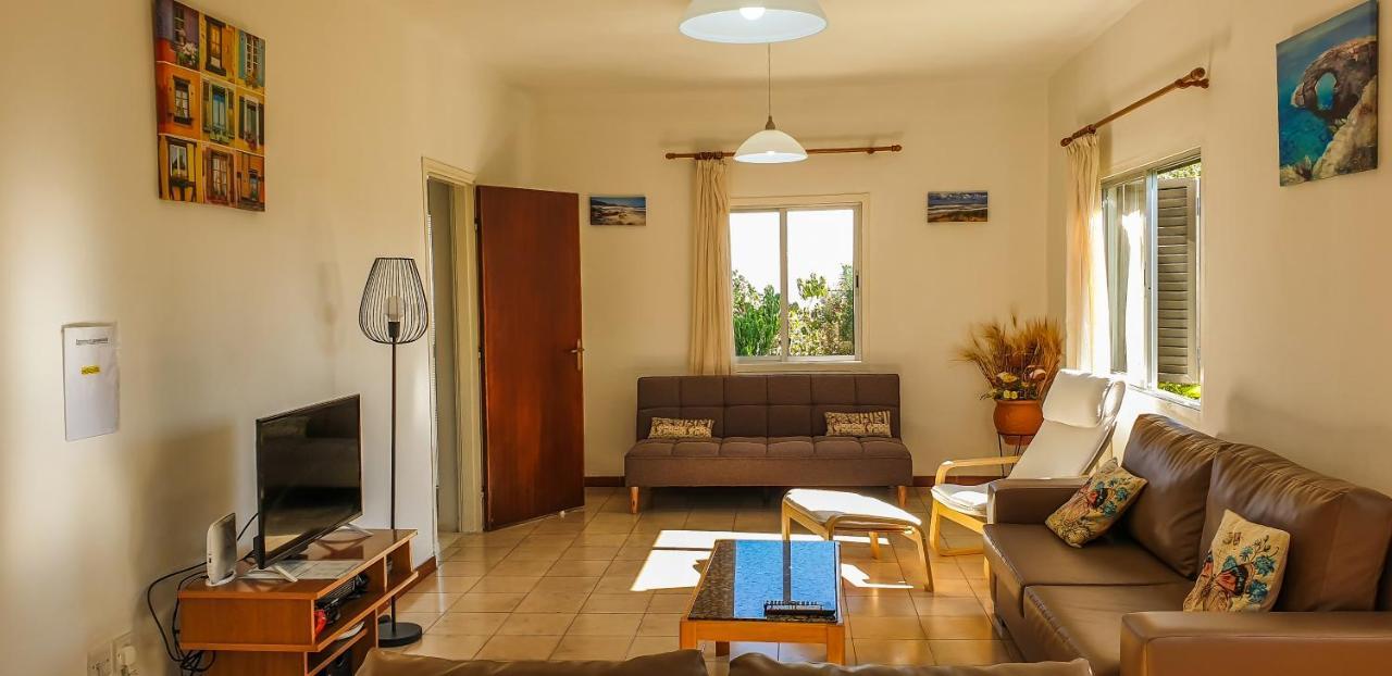 הוילה נאו חוריו Yiangos House מראה חיצוני תמונה