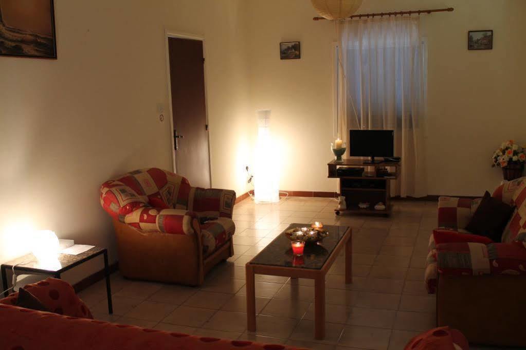 הוילה נאו חוריו Yiangos House מראה חיצוני תמונה